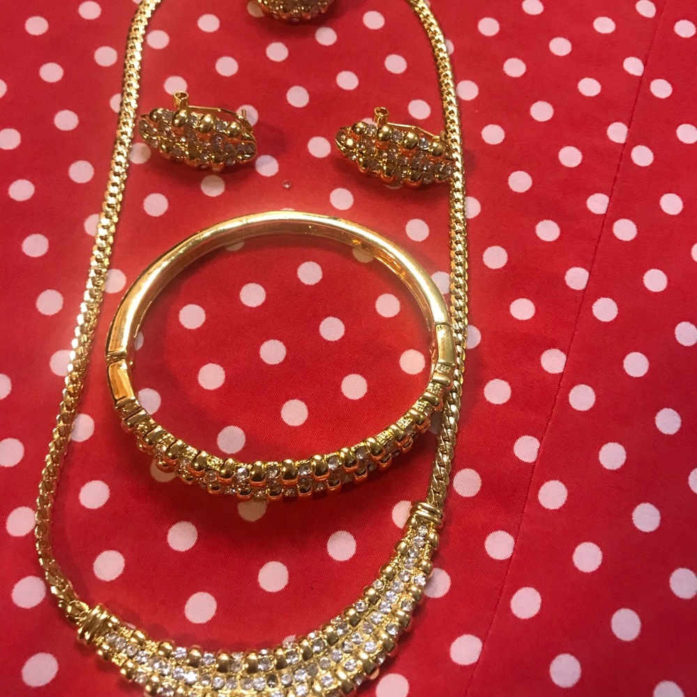 African necklace bracelet , earrings and rings
